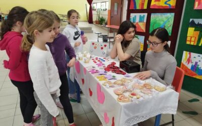 ❤️ Valentinovo u našoj školi: Slatkišima podržali rad zadruge