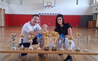 Učitelji TZK sa osvojenim trofejima u prošloj školskoj godini